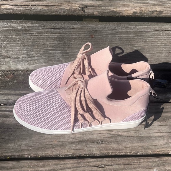 BIG BUDDHA WOMENS 11 ATHLETIC SHOES NWT - Picture 2 of 11